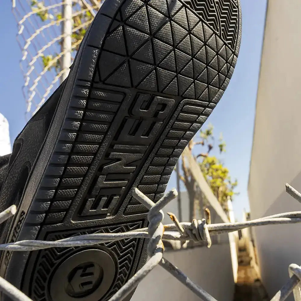 Etnies Smart Buy - Black Suede Skate Shoes – Fader  US
