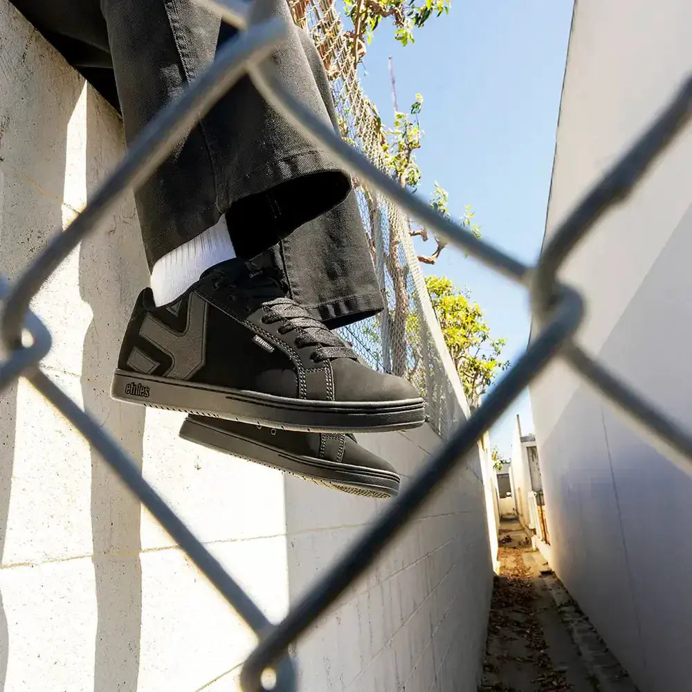 Etnies Smart Buy - Black Suede Skate Shoes – Fader  US
