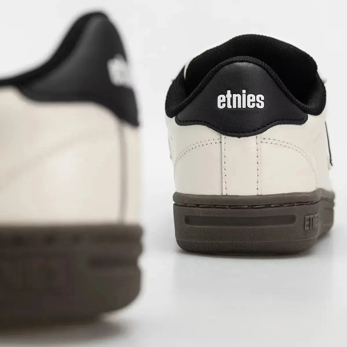 Etnies Best Seller - Locut Low - Top Skate Shoe White Black Gum