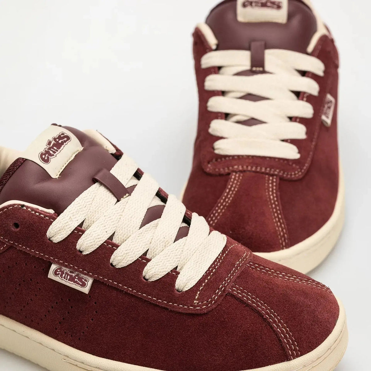 Etnies Exclusive - Scam Low-Top Skate Shoe Burgundy Tan